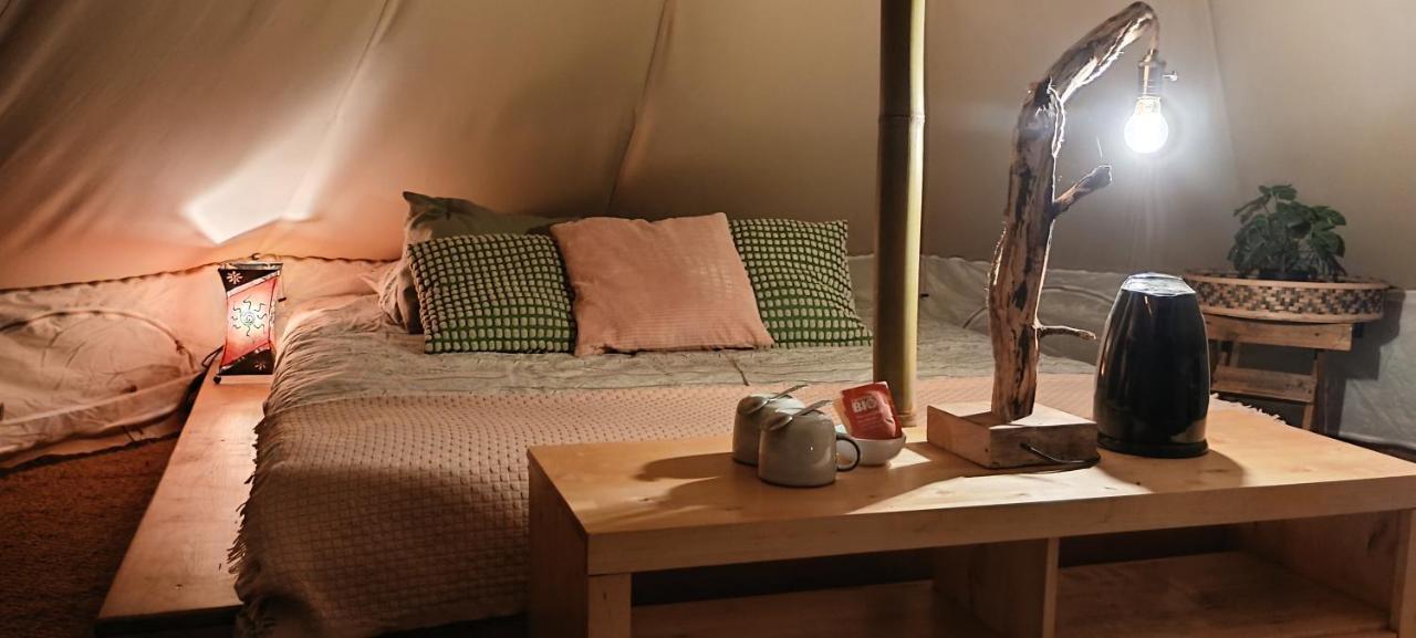 Evasion En Pleine Nature, Tipi Insolite Et Jacuzzi Au Pont Du Gard ! Vers Pont du Gard Bagian luar foto
