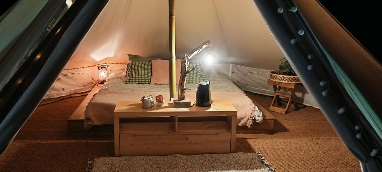 Evasion En Pleine Nature, Tipi Insolite Et Jacuzzi Au Pont Du Gard ! Vers Pont du Gard Bagian luar foto