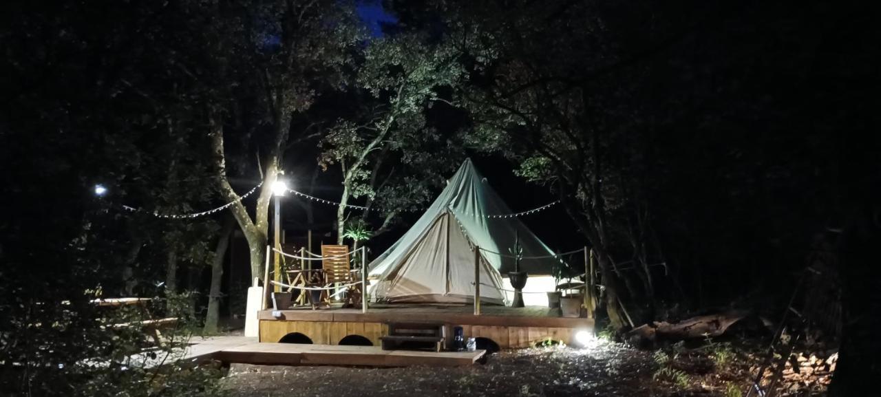Evasion En Pleine Nature, Tipi Insolite Et Jacuzzi Au Pont Du Gard ! Vers Pont du Gard Bagian luar foto